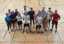 Fußballturnier: Maskottchen und rote Karten